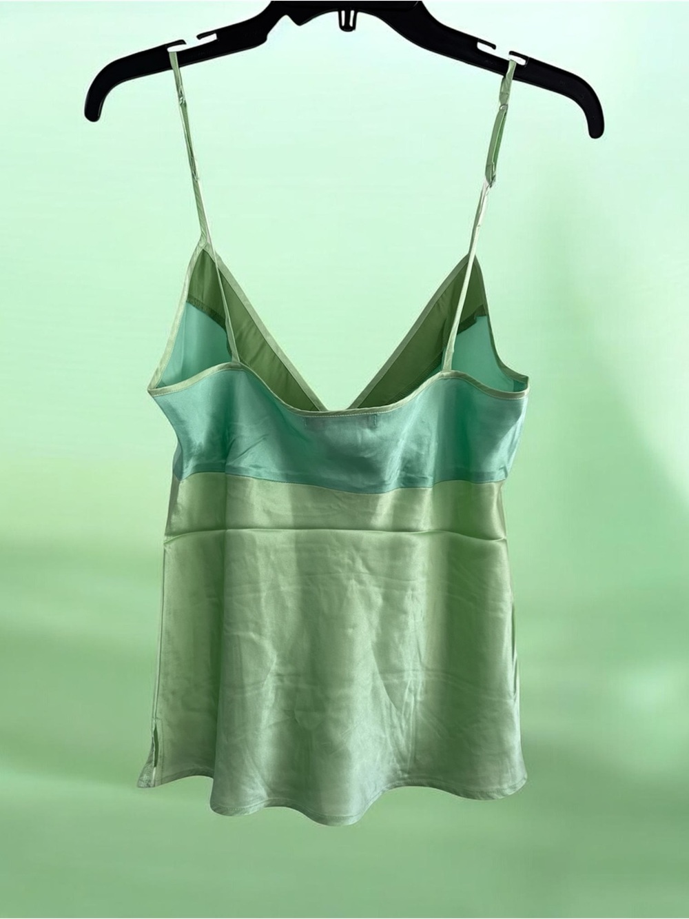 Gold Hawk 100% silk Green camisole - Picture 5 of 8